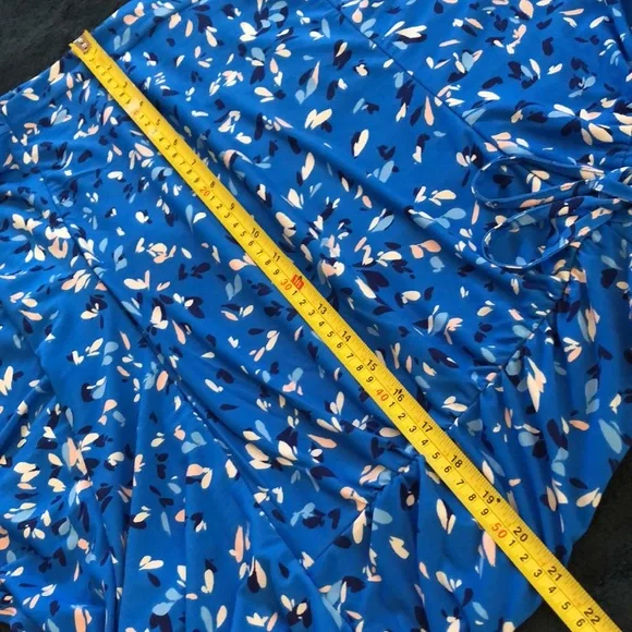 Vince Camuto off v-neck, pretty scrunched shirt sleeves fit & flare dress - Picture 15 of 15